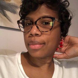 Meet your Posher, Desiree